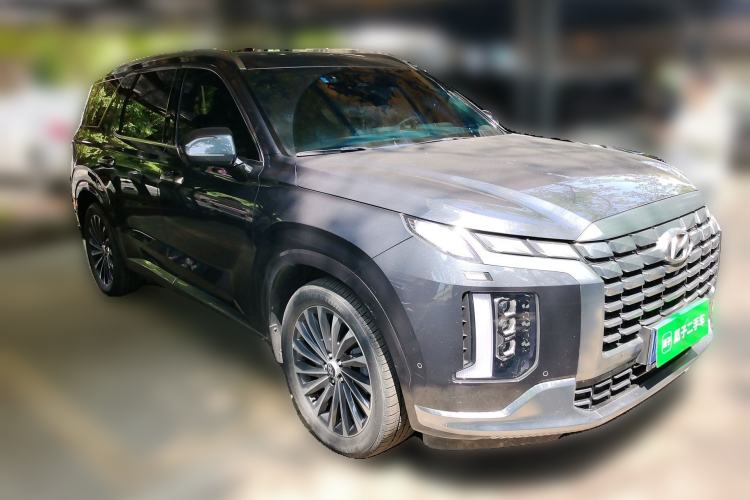Used Hyundai Palisade 2023 3.5L Automatic 4x4 the Appreciator Plus Version Front Right 45 Deg