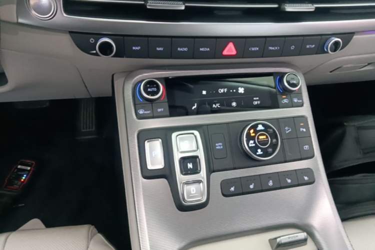 Used Hyundai Palisade 2023 3.5L Automatic 4x4 the Appreciator Plus Version Gear Lever