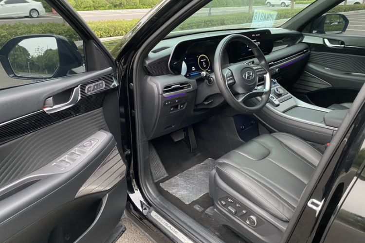 Used Hyundai Palisade 2023 3.5L Automatic All-Wheel Drive Calligraphy Interior 3