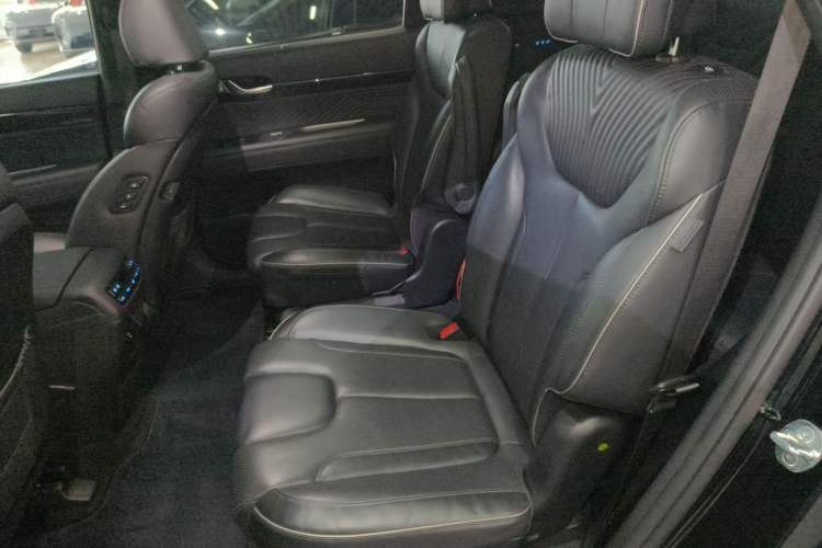 Used Hyundai Palisade 2023 3.5L Automatic All-Wheel Drive Calligraphy Interior 4