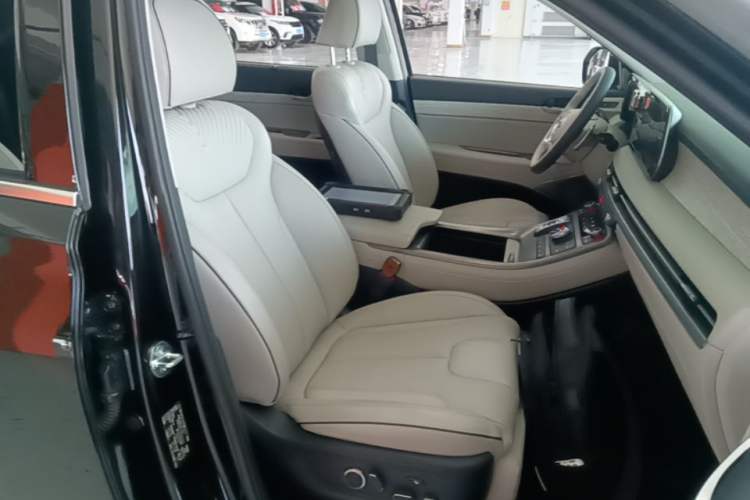 Used Hyundai Palisade 2023 3.5L Automatic 4x4 the Appreciator Plus Version Right Front Seat