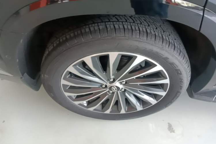 Used Hyundai Palisade 2023 3.5L Automatic 4x4 the Appreciator Plus Version Right Rear Wheel Hub