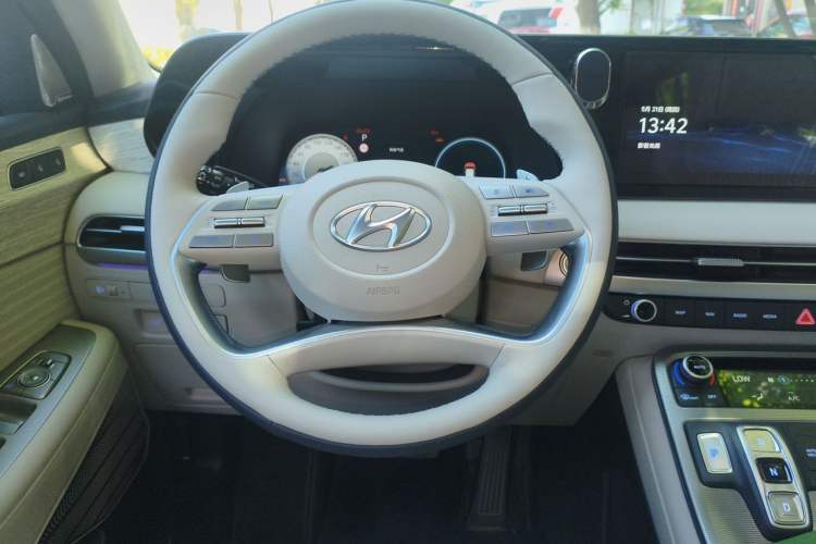 Used Hyundai Palisade 2023 3.5L Automatic 4x4 the Appreciator Plus Version Steering Wheel