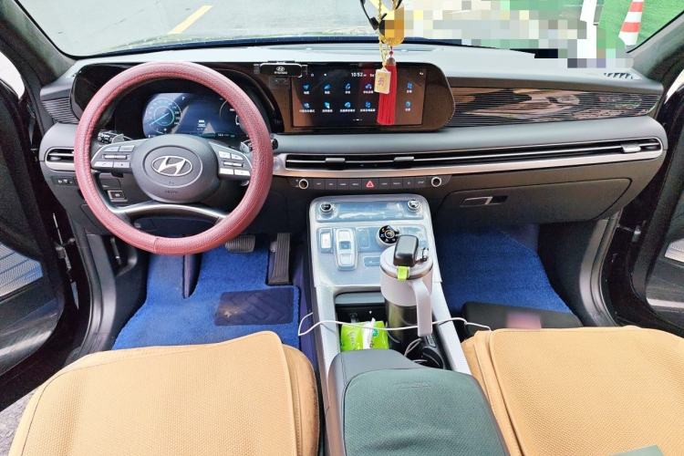 Used Hyundai Palisade 2023 3.5L Automatic All-Wheel Drive Calligraphy Center Console