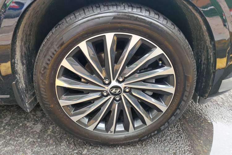 Used Hyundai Palisade 2023 3.5L Automatic All-Wheel Drive Calligraphy Right Front Wheel Hub