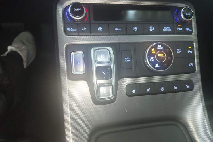 Used Hyundai Palisade 2023 3.5L Automatic All-Wheel Drive Calligraphy Gear Lever