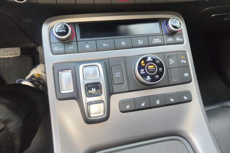 Used Hyundai Palisade 2023 3.5L Automatic All-Wheel Drive Calligraphy Gear Lever