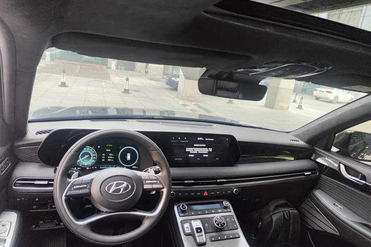 Used Hyundai Palisade 2023 3.5L Automatic All-Wheel Drive Calligraphy Interior 2