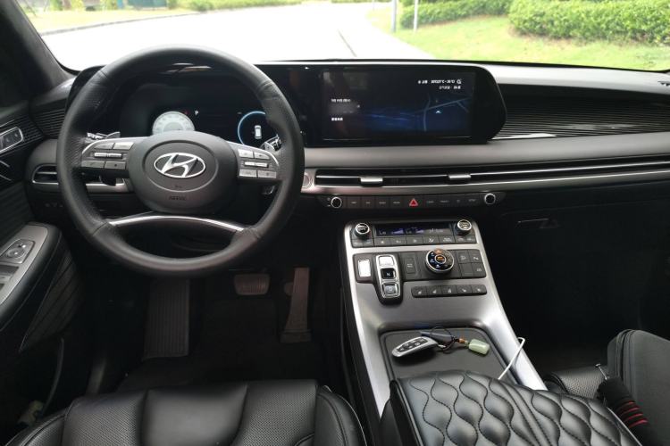 Used Hyundai Palisade 2023 3.5L Automatic All-Wheel Drive Calligraphy Interior 2