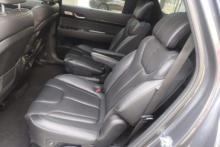 Used Hyundai Palisade 2023 3.5L Automatic All-Wheel Drive Calligraphy Interior 4