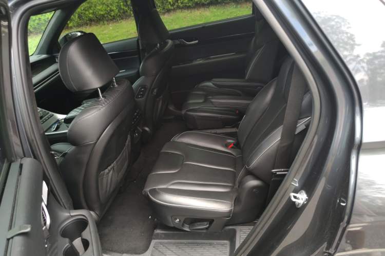 Used Hyundai Palisade 2023 3.5L Automatic All-Wheel Drive Calligraphy Interior 4