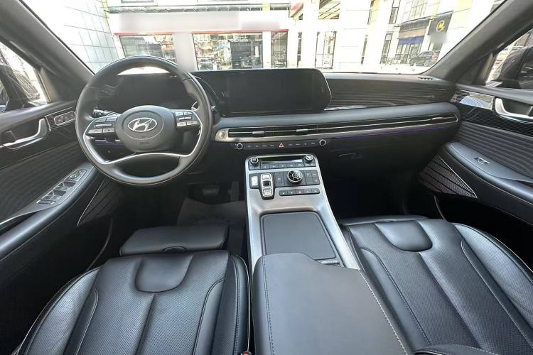 Used Hyundai Palisade 2023 3.5L Automatic All-Wheel Drive Calligraphy Interior 6