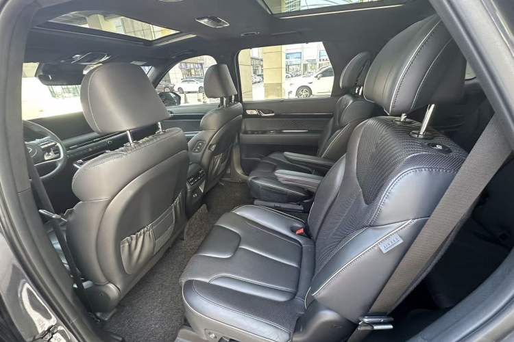 Used Hyundai Palisade 2023 3.5L Automatic All-Wheel Drive Calligraphy Interior 7
