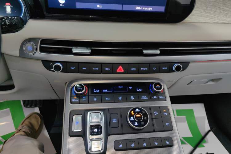 Used Hyundai Palisade 2023 3.5L Automatic All-Wheel Drive Calligraphy Audio And AC Panel