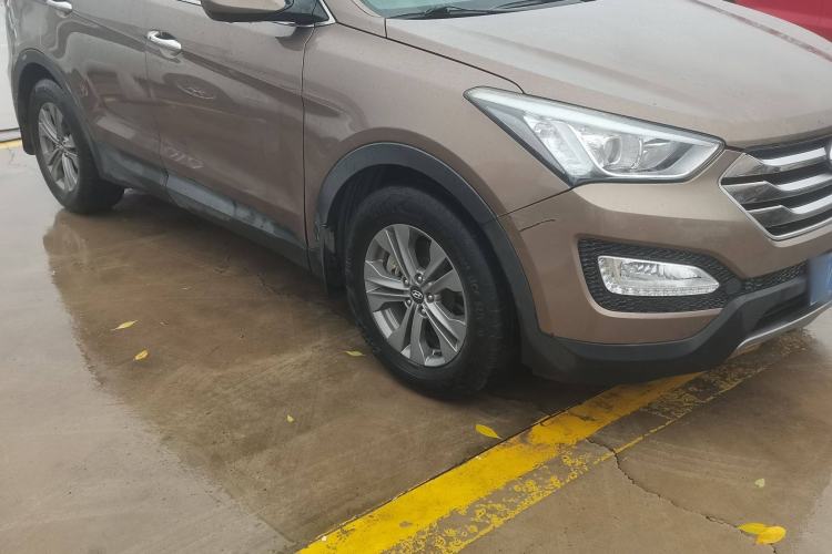 Used Hyundai Santa Fe 2015 2.0T Automatic All-Wheel Drive Smart Version 5 Seats Exterior 2