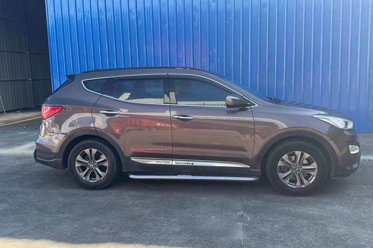 Used Hyundai Santa Fe 2015 2.0T Automatic Two-Wheel Drive Smart Version 5 Seats Exterior 2