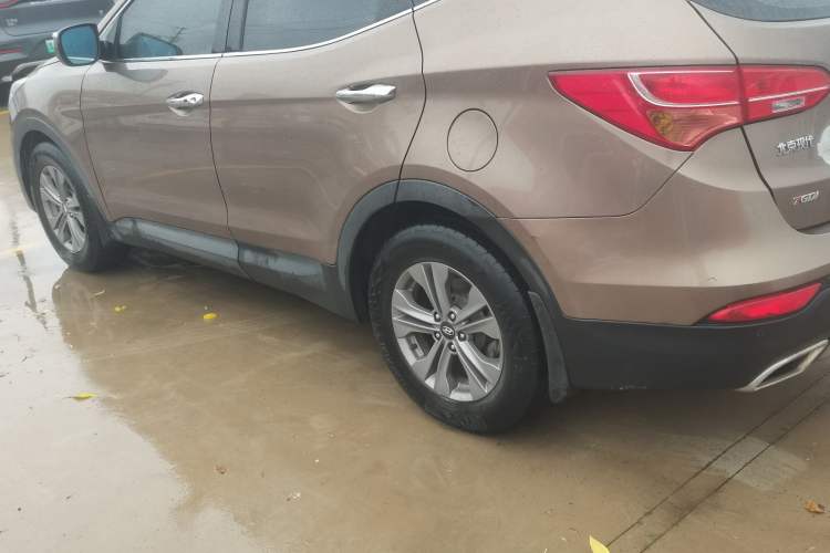 Used Hyundai Santa Fe 2015 2.0T Automatic All-Wheel Drive Smart Version 5 Seats Exterior 3