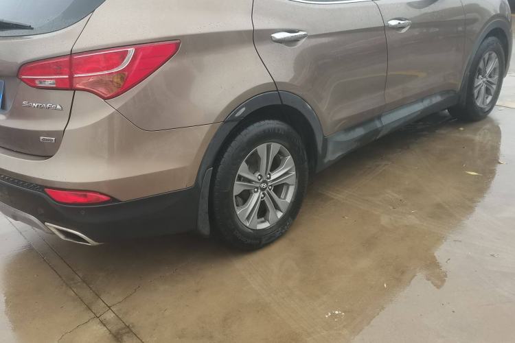 Used Hyundai Santa Fe 2015 2.0T Automatic All-Wheel Drive Smart Version 5 Seats Exterior 5