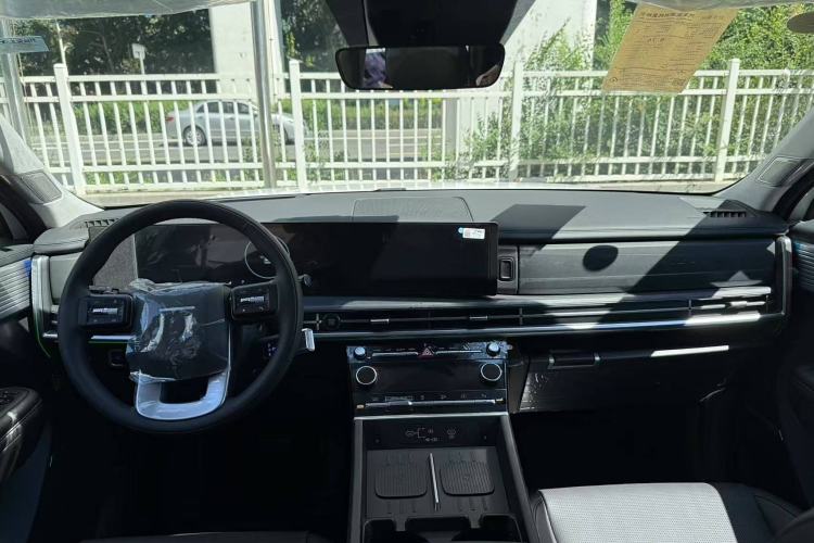 Used Hyundai Santa Fe 2024 2.0T Connoisseur Pro Max Interior 2