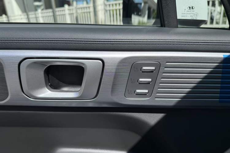 Used Hyundai Santa Fe 2024 2.0T Connoisseur Pro Max Interior 4