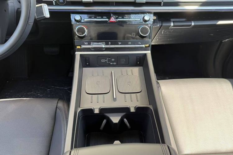 Used Hyundai Santa Fe 2024 2.0T Connoisseur Pro Max Interior 5