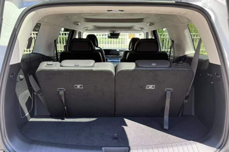 Used Hyundai Santa Fe 2024 2.0T Connoisseur Pro Max Interior 8