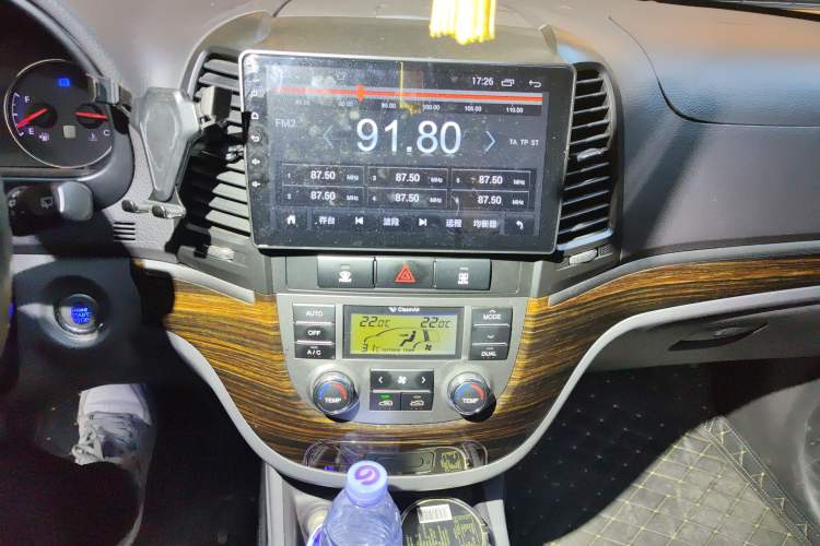 Used Hyundai Santa Fe 2010 2.4 Luxury Edition 7-Seater Four-Wheel Drive Audio And AC Panel