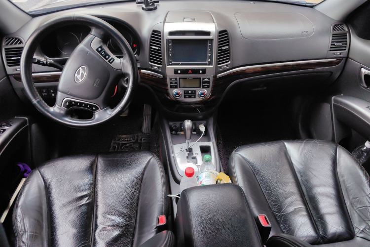 Used Hyundai Santa Fe 2010 2.4 Ultimate Edition 7-Seater Four-Wheel Drive Center Console