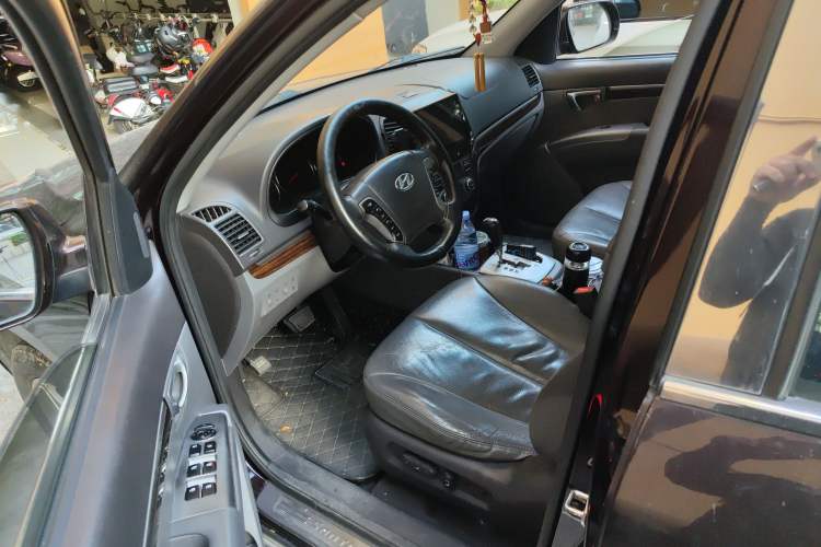Used Hyundai Santa Fe 2010 2.4 Luxury Edition 7-Seater Four-Wheel Drive Driver Seat