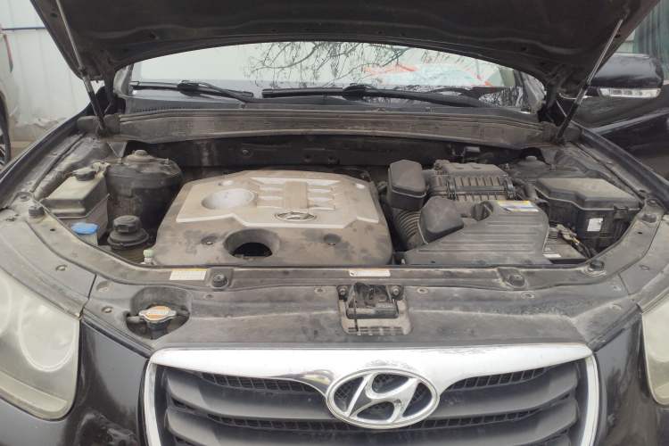 Used Hyundai Santa Fe 2010 2.4 Ultimate Edition 7-Seater Four-Wheel Drive Engine Bay
