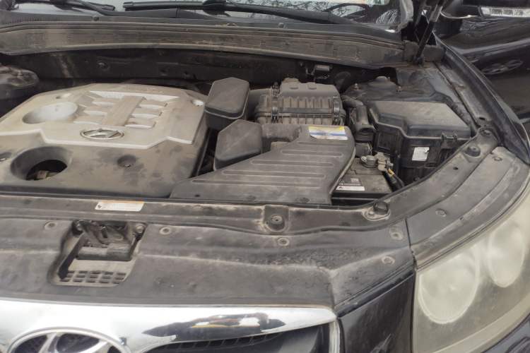 Used Hyundai Santa Fe 2010 2.4 Ultimate Edition 7-Seater Four-Wheel Drive Engine Bay Left