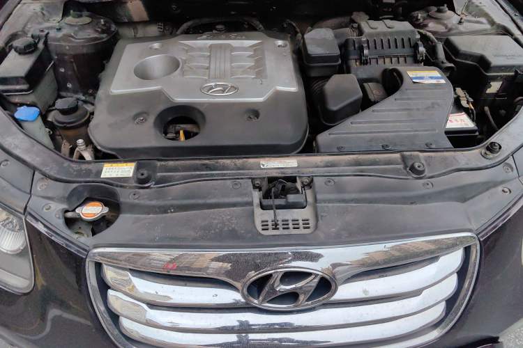 Used Hyundai Santa Fe 2010 2.4 Ultimate Edition 7-Seater Four-Wheel Drive Engine Bay