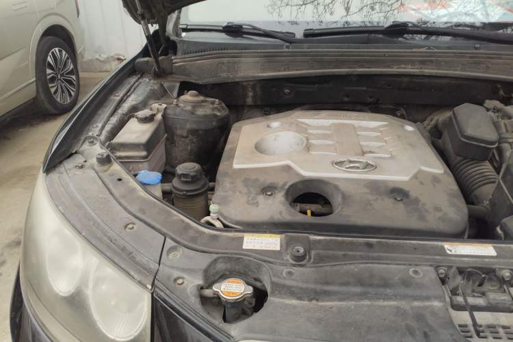 Used Hyundai Santa Fe 2010 2.4 Ultimate Edition 7-Seater Four-Wheel Drive Engine Bay Right