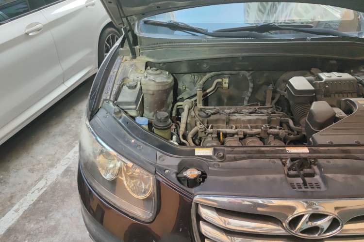 Used Hyundai Santa Fe 2010 2.4 Luxury Edition 7-Seater Four-Wheel Drive Engine Bay Right