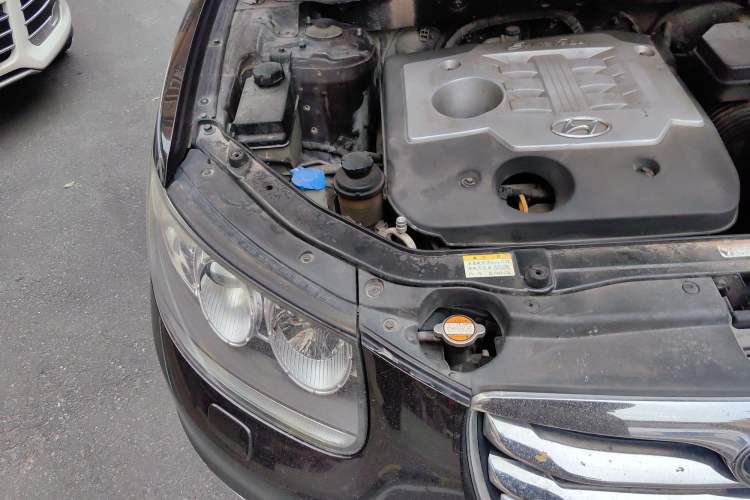 Used Hyundai Santa Fe 2010 2.4 Ultimate Edition 7-Seater Four-Wheel Drive Engine Bay Right