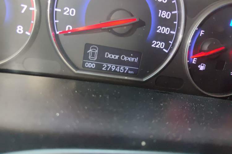 Used Hyundai Santa Fe 2010 2.4 Luxury Edition 7-Seater Four-Wheel Drive Odometer Close Up