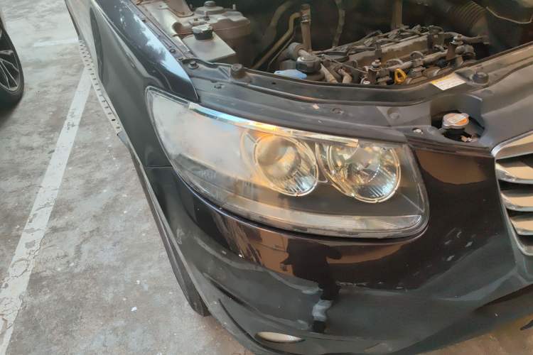 Used Hyundai Santa Fe 2010 2.4 Luxury Edition 7-Seater Four-Wheel Drive Right Front Headlight