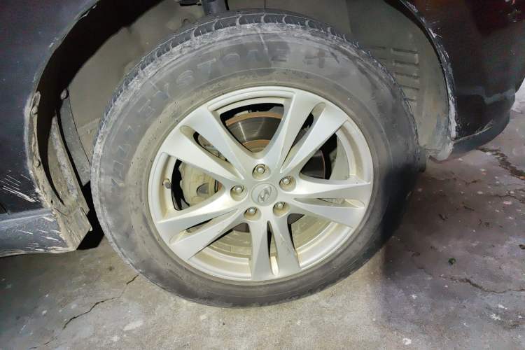 Used Hyundai Santa Fe 2010 2.4 Luxury Edition 7-Seater Four-Wheel Drive Right Front Wheel Hub
