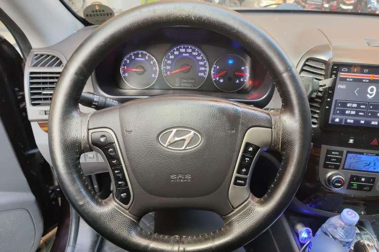 Used Hyundai Santa Fe 2010 2.4 Luxury Edition 7-Seater Four-Wheel Drive Steering Wheel