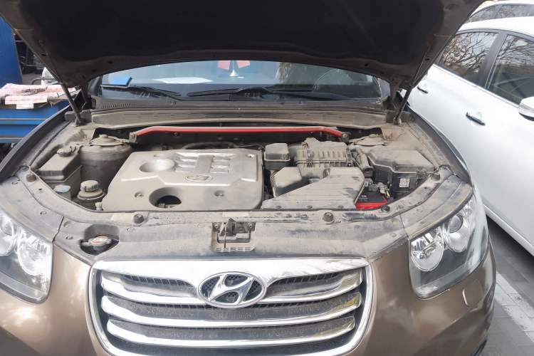 Used Hyundai Santa Fe 2010 2.4 Ultimate Edition 7-Seater Four-Wheel Drive Engine Bay