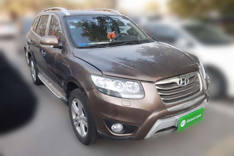 Used Hyundai Santa Fe 2010 2.4 Ultimate Edition 7-Seater Four-Wheel Drive Front Right 45 Deg