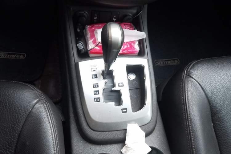 Used Hyundai Santa Fe 2010 2.4 Ultimate Edition 7-Seater Four-Wheel Drive Gear Lever