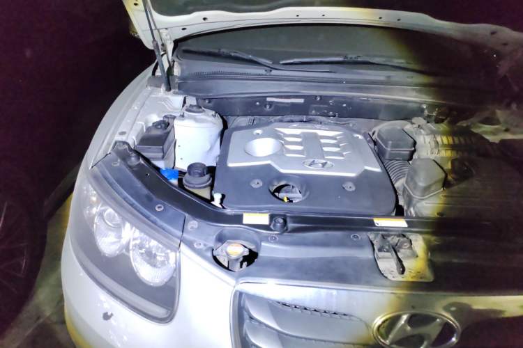 Used Hyundai Santa Fe 2010 2.4 Luxury Edition 7-Seater Four-Wheel Drive Engine Bay Right
