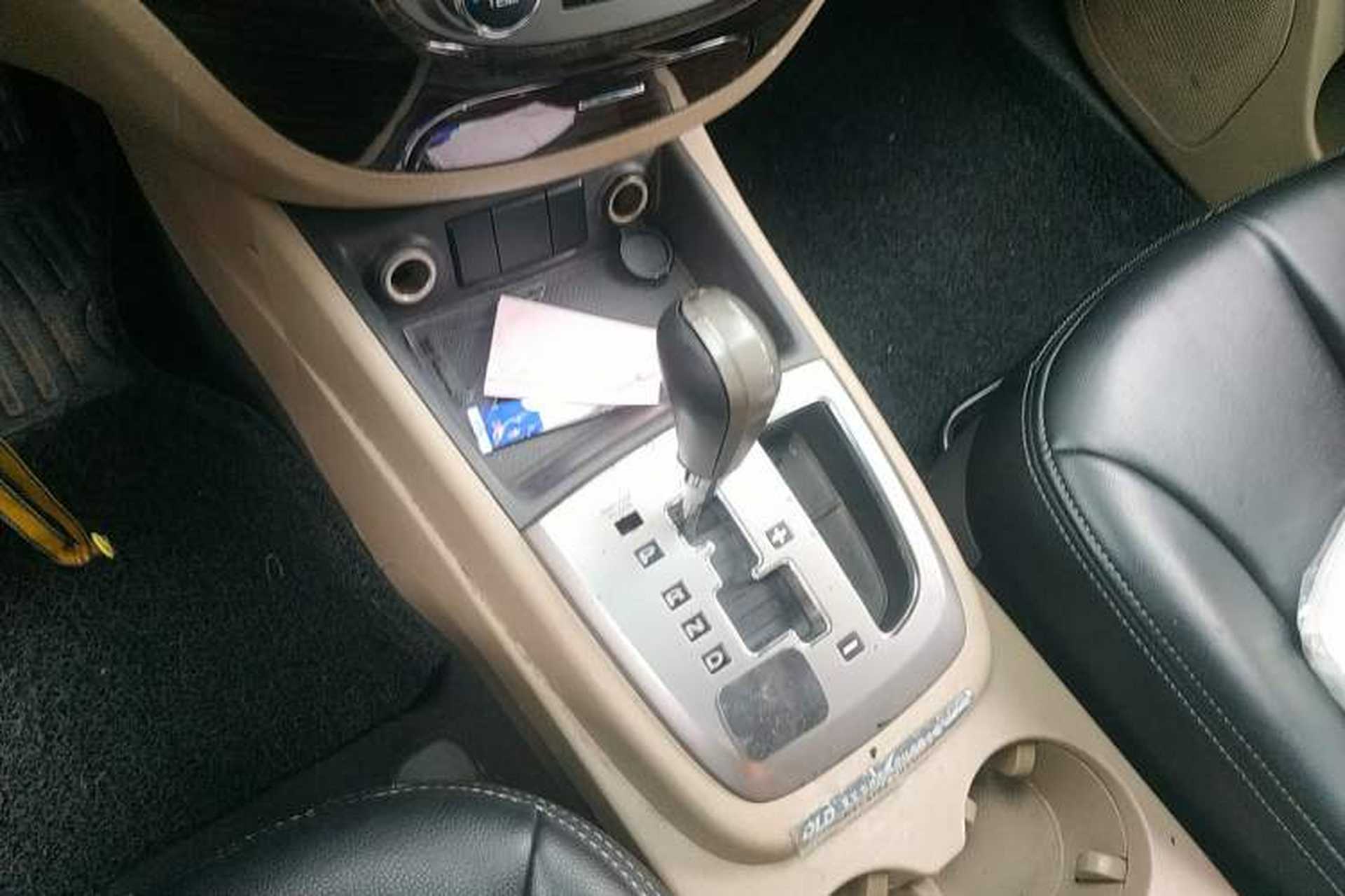 Used Hyundai Santa Fe 2010 2.4 Comfort Edition 7-Seater Four-Wheel Drive Gear Lever