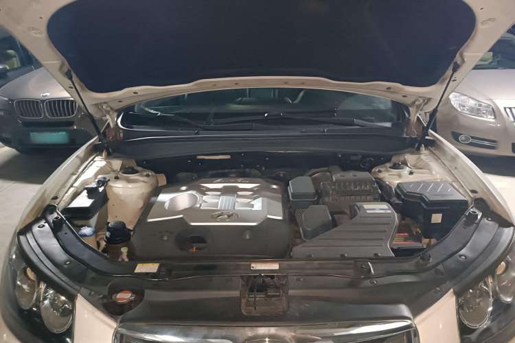 Used Hyundai Santa Fe 2010 2.4 Ultimate Edition 7-Seater Four-Wheel Drive Engine Bay