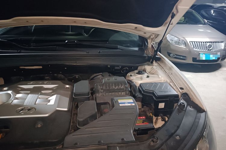 Used Hyundai Santa Fe 2010 2.4 Ultimate Edition 7-Seater Four-Wheel Drive Engine Bay Left
