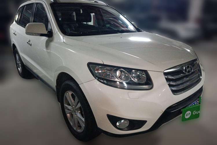 Used Hyundai Santa Fe 2010 2.4 Ultimate Edition 7-Seater Four-Wheel Drive Front Right 45 Deg