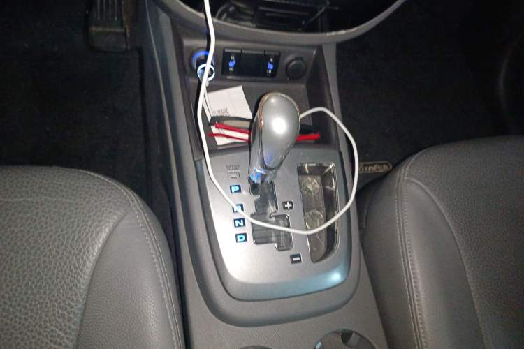 Used Hyundai Santa Fe 2010 2.4 Ultimate Edition 7-Seater Four-Wheel Drive Gear Lever