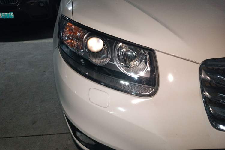Used Hyundai Santa Fe 2010 2.4 Ultimate Edition 7-Seater Four-Wheel Drive Right Front Headlight
