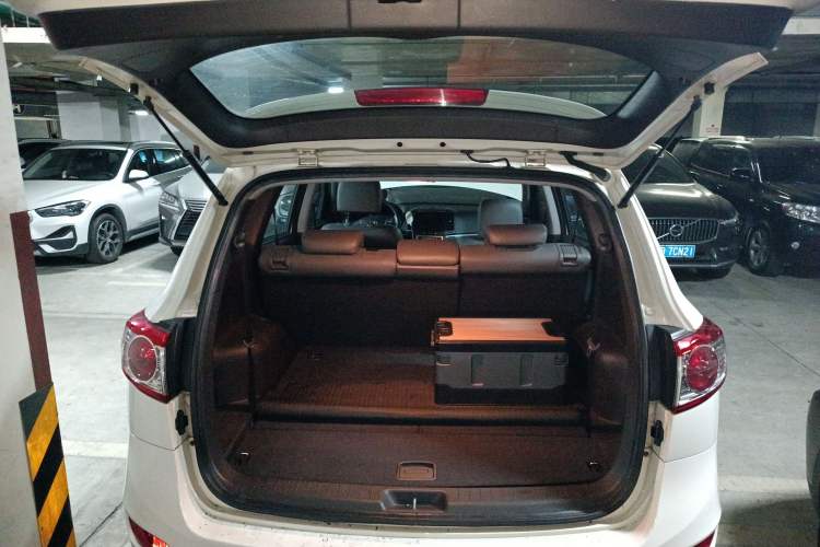 Used Hyundai Santa Fe 2010 2.4 Ultimate Edition 7-Seater Four-Wheel Drive Trunk